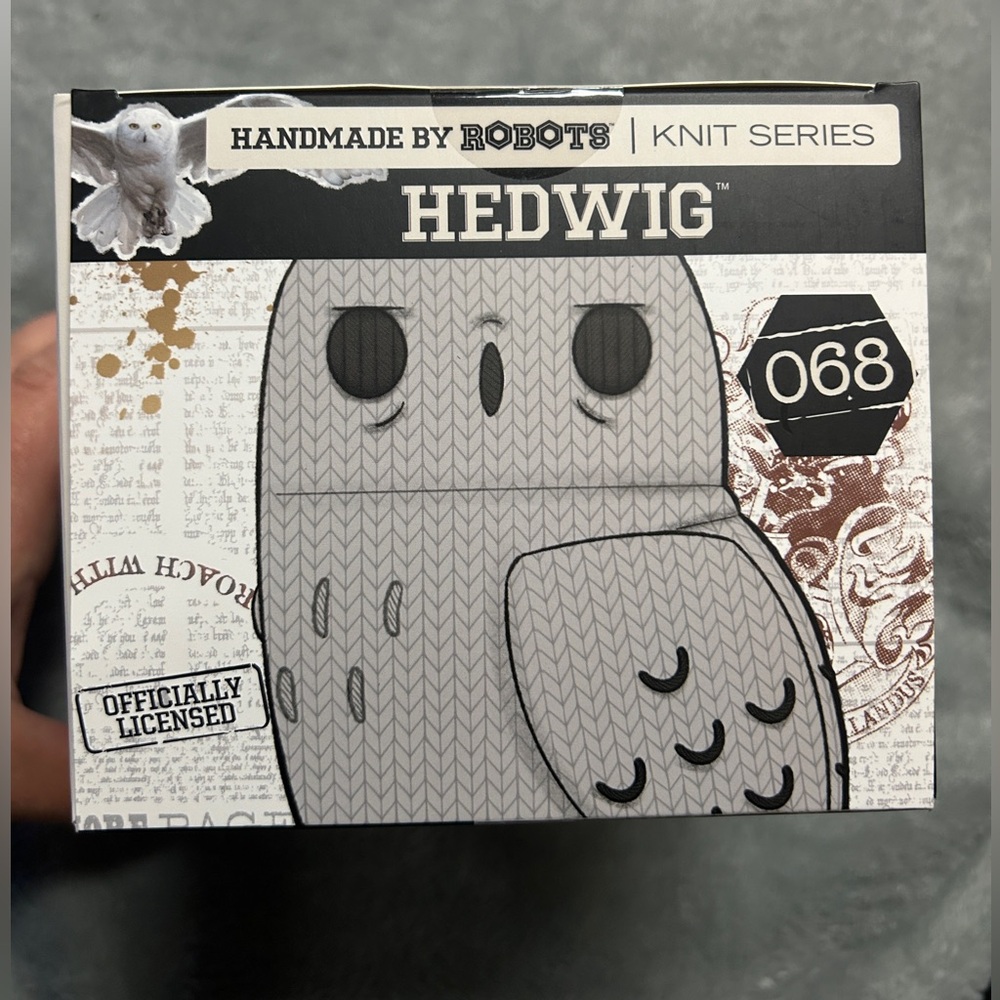 BNIB official Harry Potter Hedwig Vinyl Figure. Mint condition - Picture 4 of 6